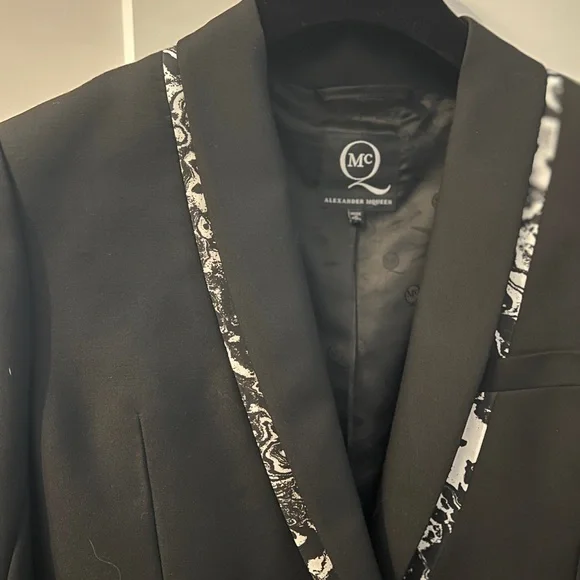 Alexander McQueen Black Tuxedo with White Accents - Picture 8 of 9